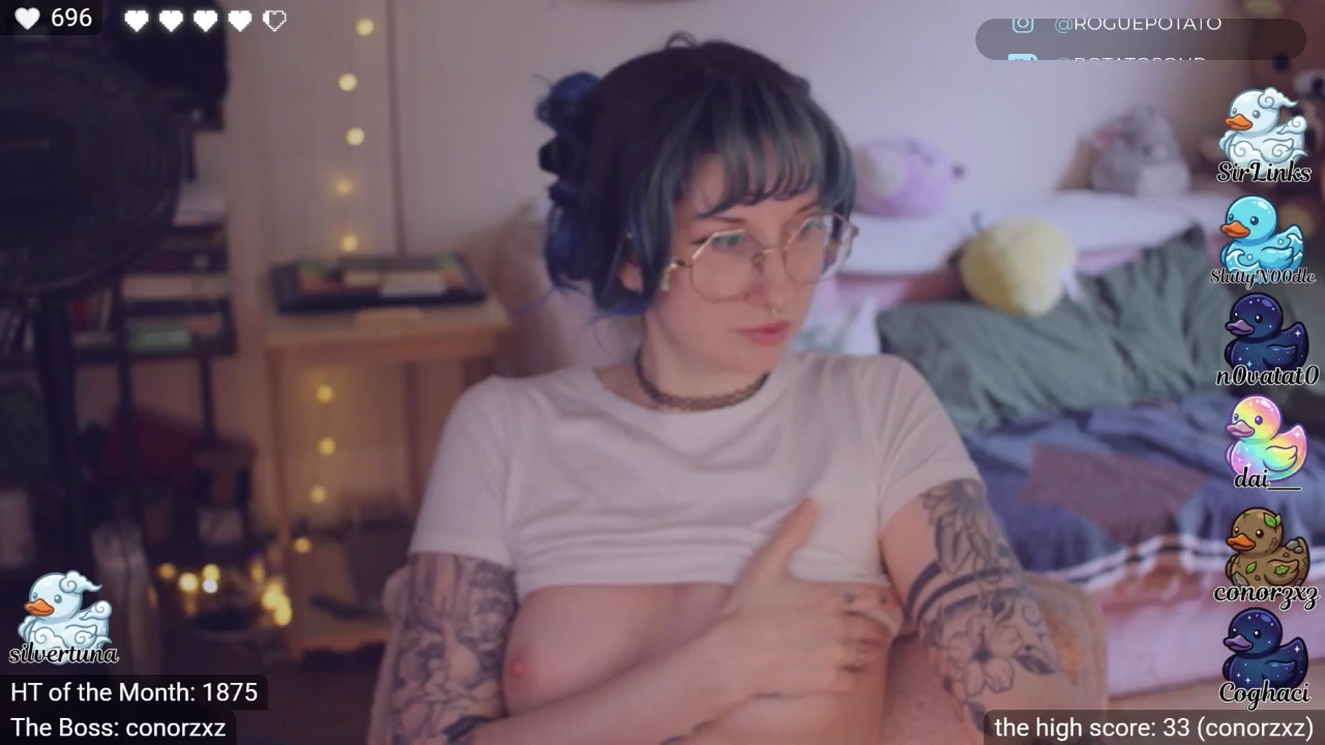 Gallery image thumbnail from little_crow's myfreecams stream on, 04/15/2026, 23:42 image 14 of 20