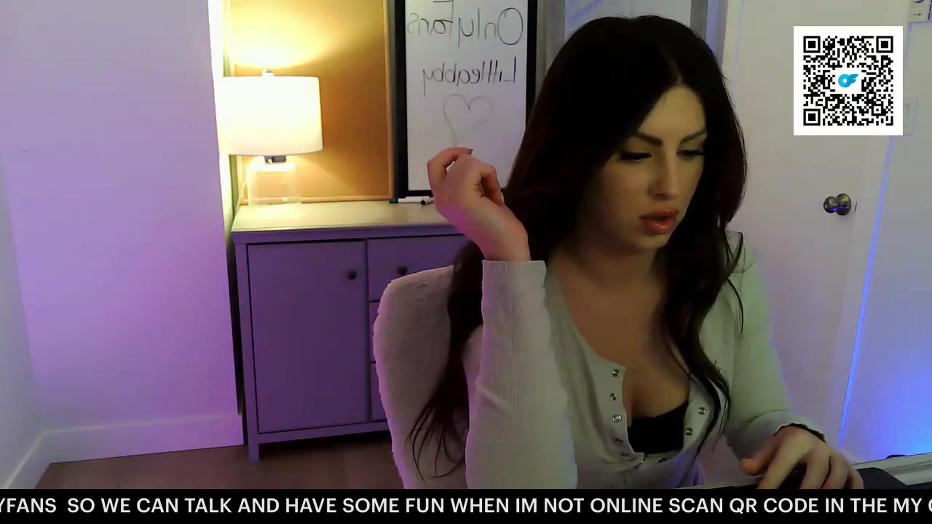 Gallery image thumbnail from littleabby111's myfreecams stream on, 01/26/2023, 22:31 image 7 of 20