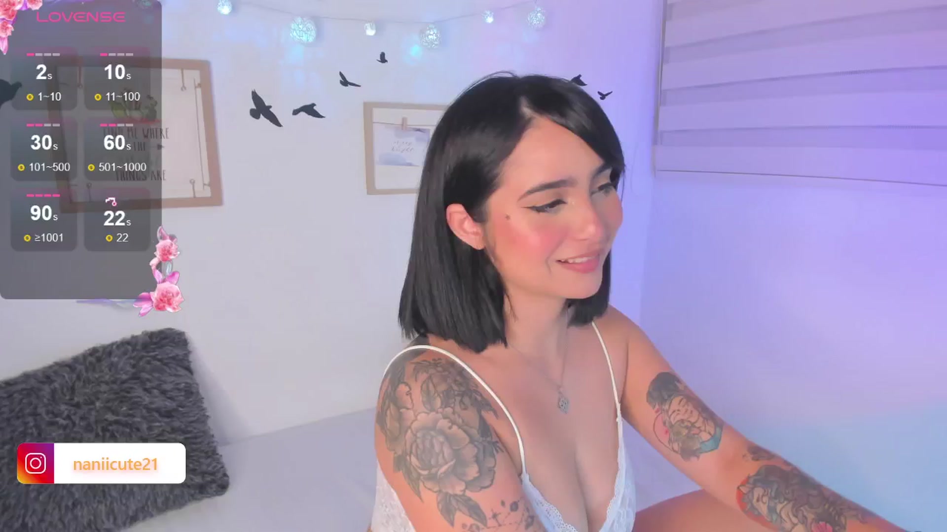 Gallery image thumbnail from littlebelle_'s myfreecams stream on, 06/23/2024, 02:02 image 1 of 20