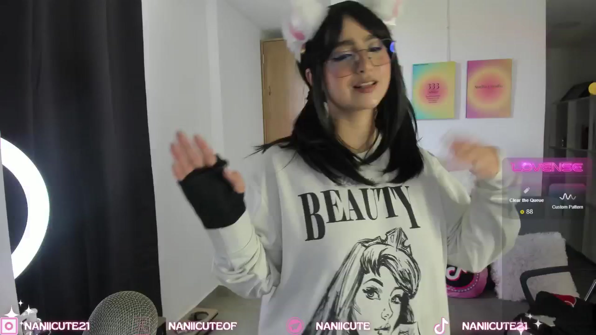 Gallery image thumbnail from littlebelle_'s myfreecams stream on, 09/11/2024, 16:20 image 16 of 20