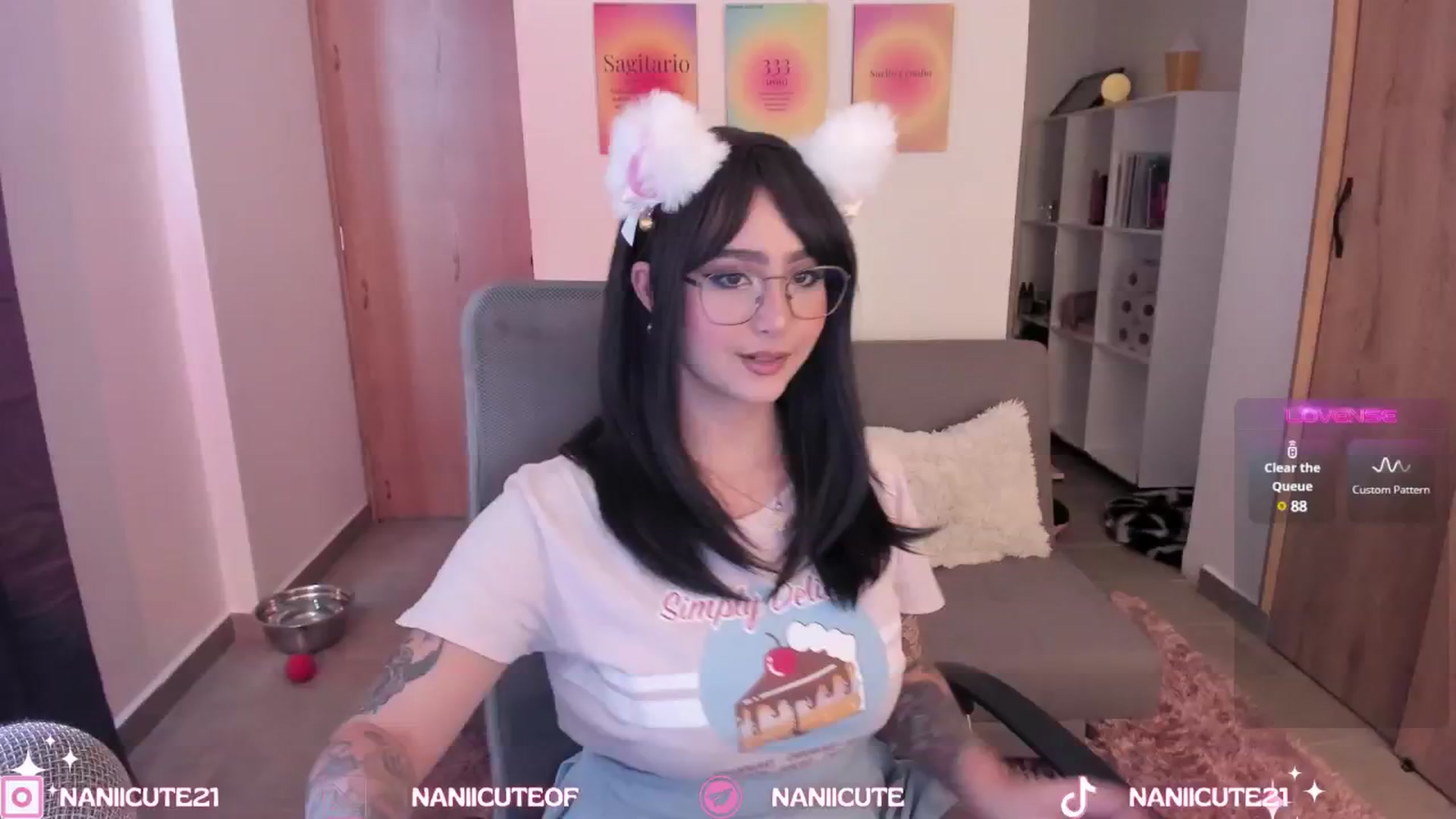 Gallery image thumbnail from littlebelle_'s myfreecams stream on, 09/13/2024, 18:20 image 10 of 20