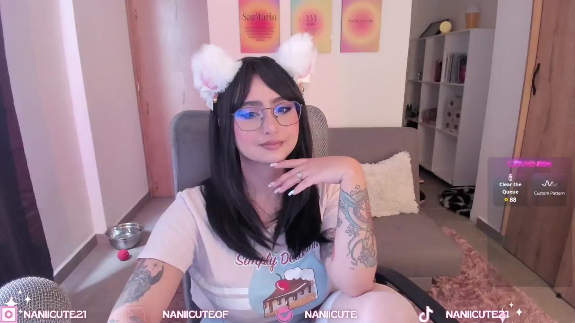 Gallery image thumbnail from littlebelle_'s myfreecams stream on, 09/13/2024, 18:20 image 14 of 20