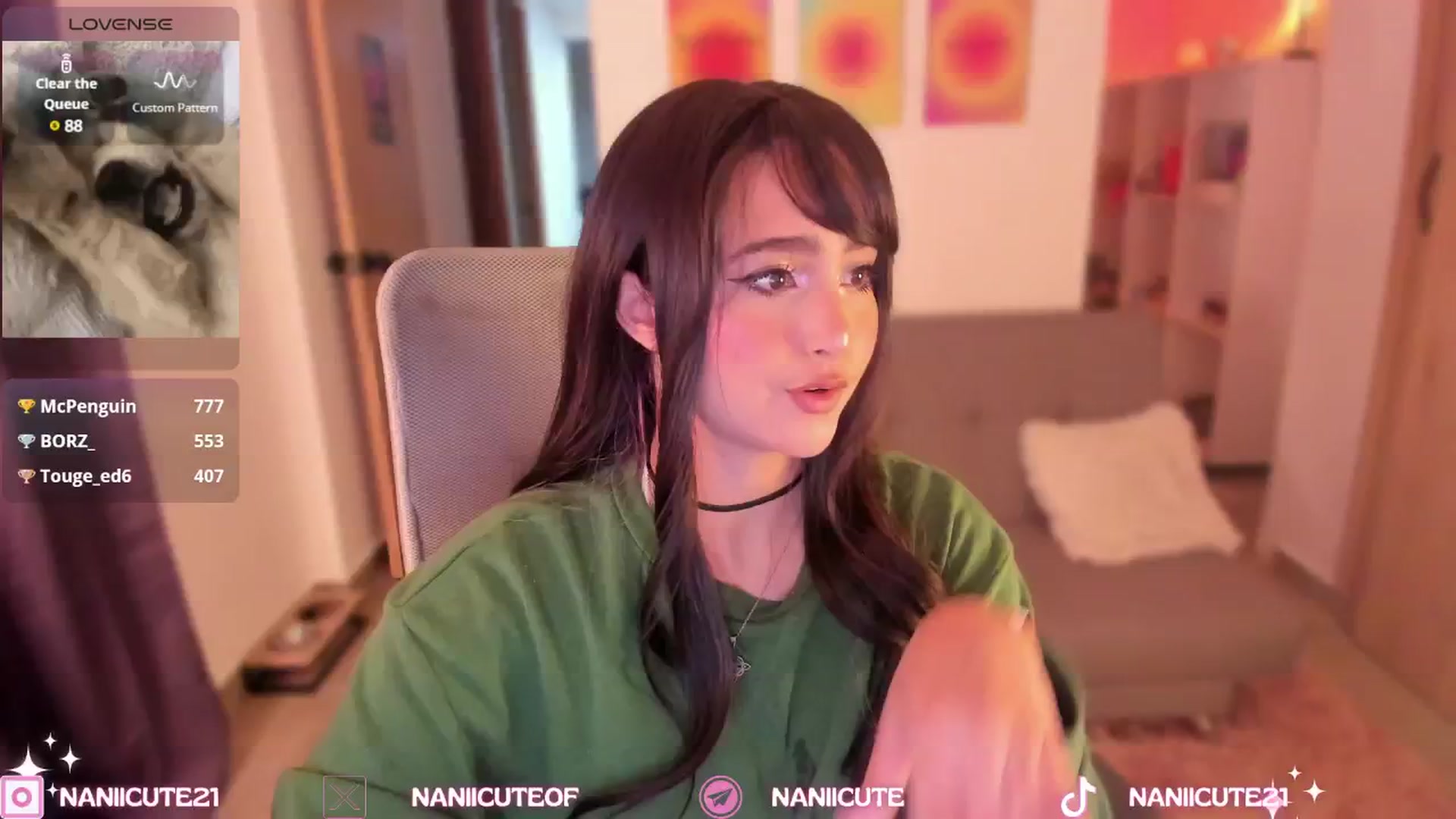 Gallery image thumbnail from littlebelle_'s myfreecams stream on, 09/28/2024, 03:07 image 3 of 20