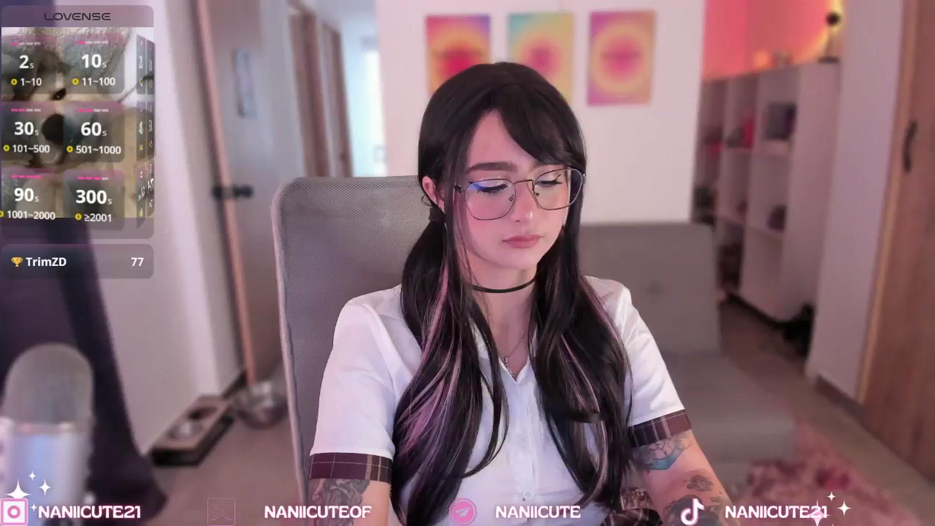 Gallery image thumbnail from littlebelle_'s myfreecams stream on, 09/28/2024, 16:28 image 7 of 20