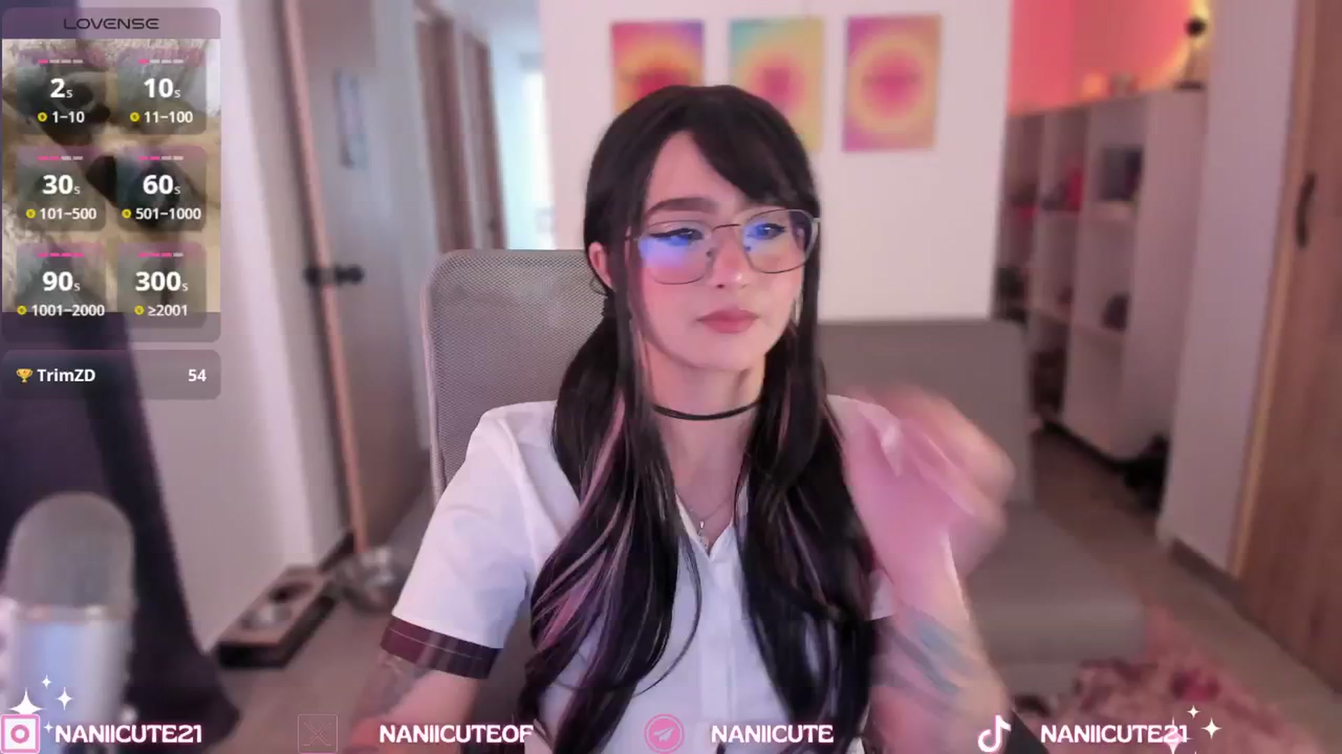 Gallery image thumbnail from littlebelle_'s myfreecams stream on, 09/28/2024, 16:28 image 6 of 20