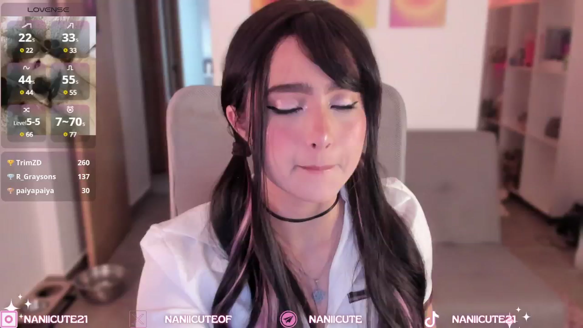 Gallery image thumbnail from littlebelle_'s myfreecams stream on, 09/28/2024, 18:40 image 13 of 20