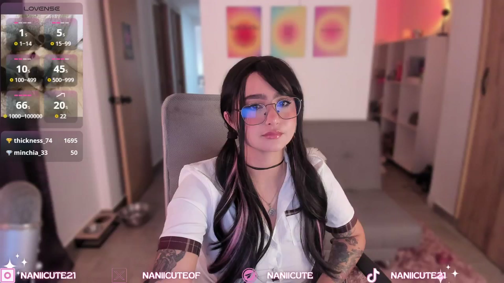 Gallery image thumbnail from littlebelle_'s myfreecams stream on, 09/28/2024, 18:40 image 10 of 20