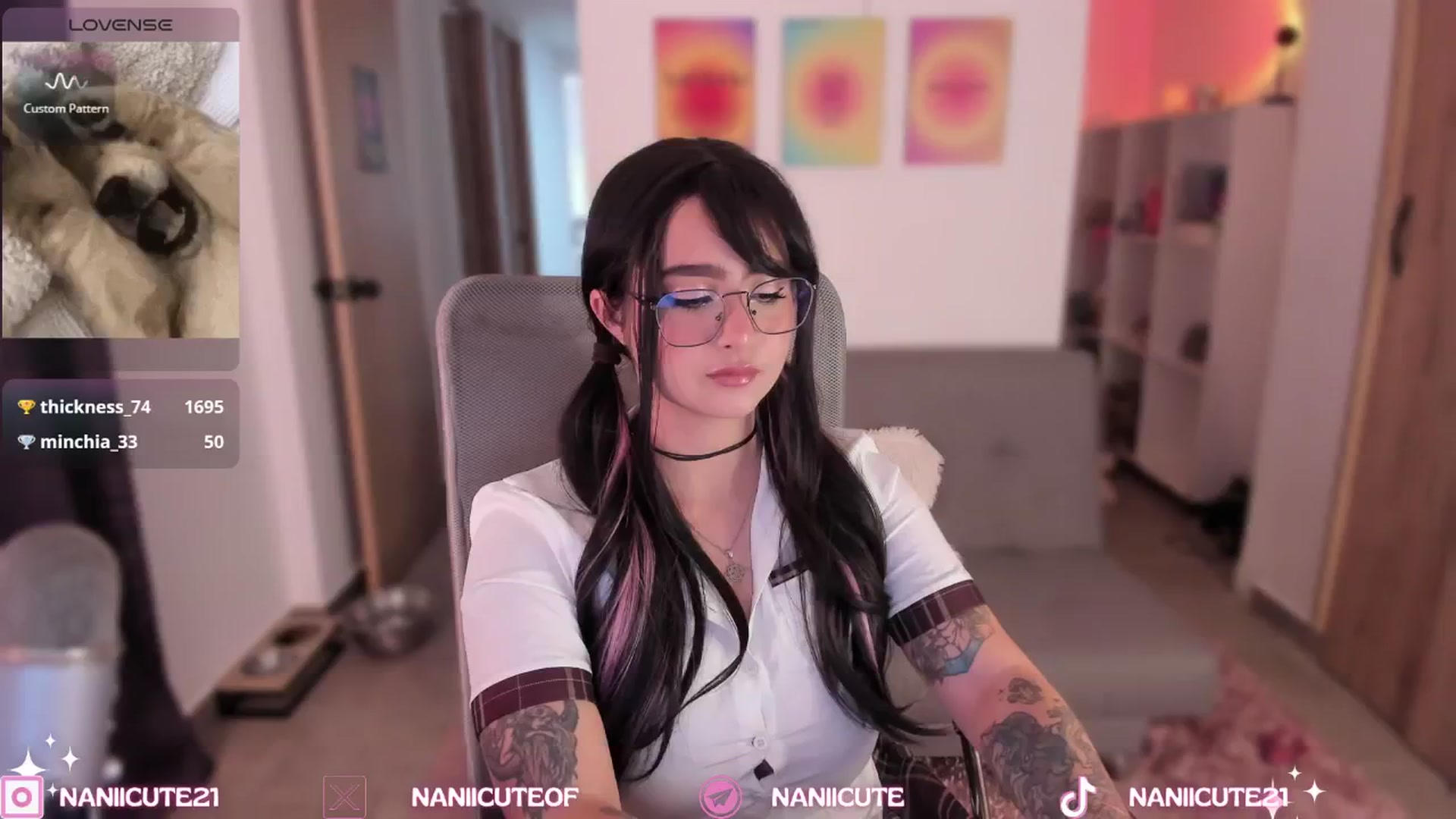 Gallery image thumbnail from littlebelle_'s myfreecams stream on, 09/28/2024, 18:40 image 9 of 20
