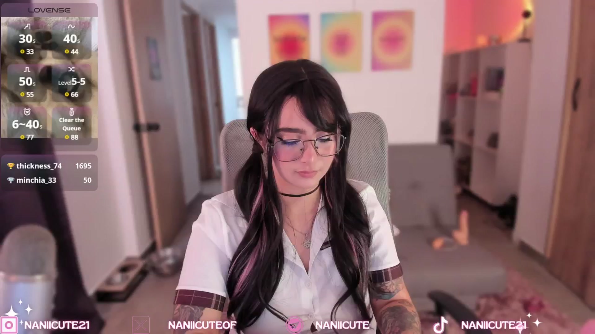 Gallery image thumbnail from littlebelle_'s myfreecams stream on, 09/28/2024, 18:40 image 3 of 20