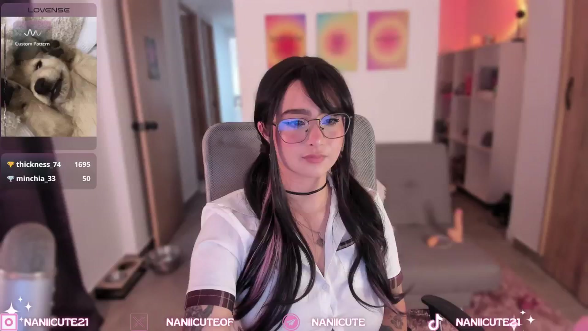Gallery image thumbnail from littlebelle_'s myfreecams stream on, 09/28/2024, 18:40 image 1 of 20