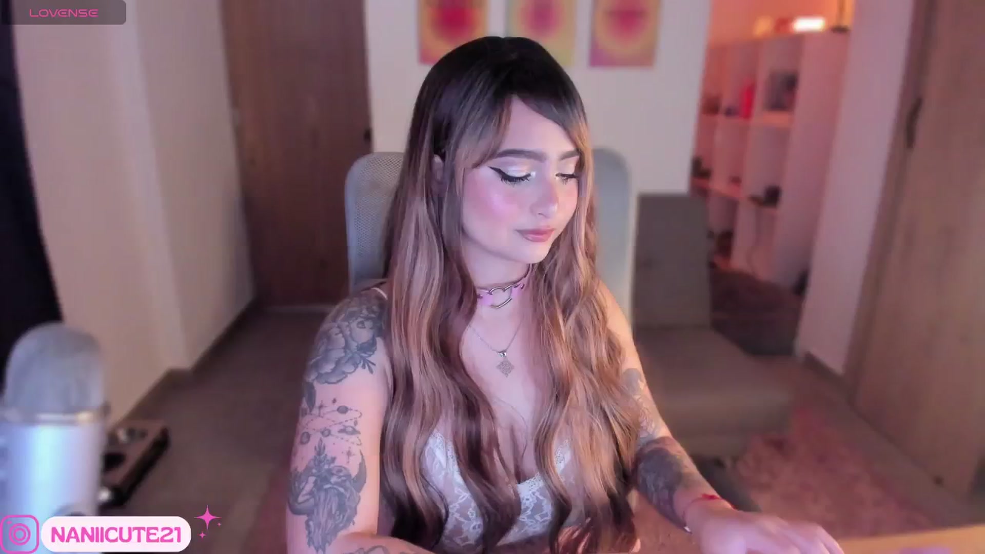 Gallery image thumbnail from littlebelle_'s myfreecams stream on, 10/07/2024, 17:08 image 7 of 20