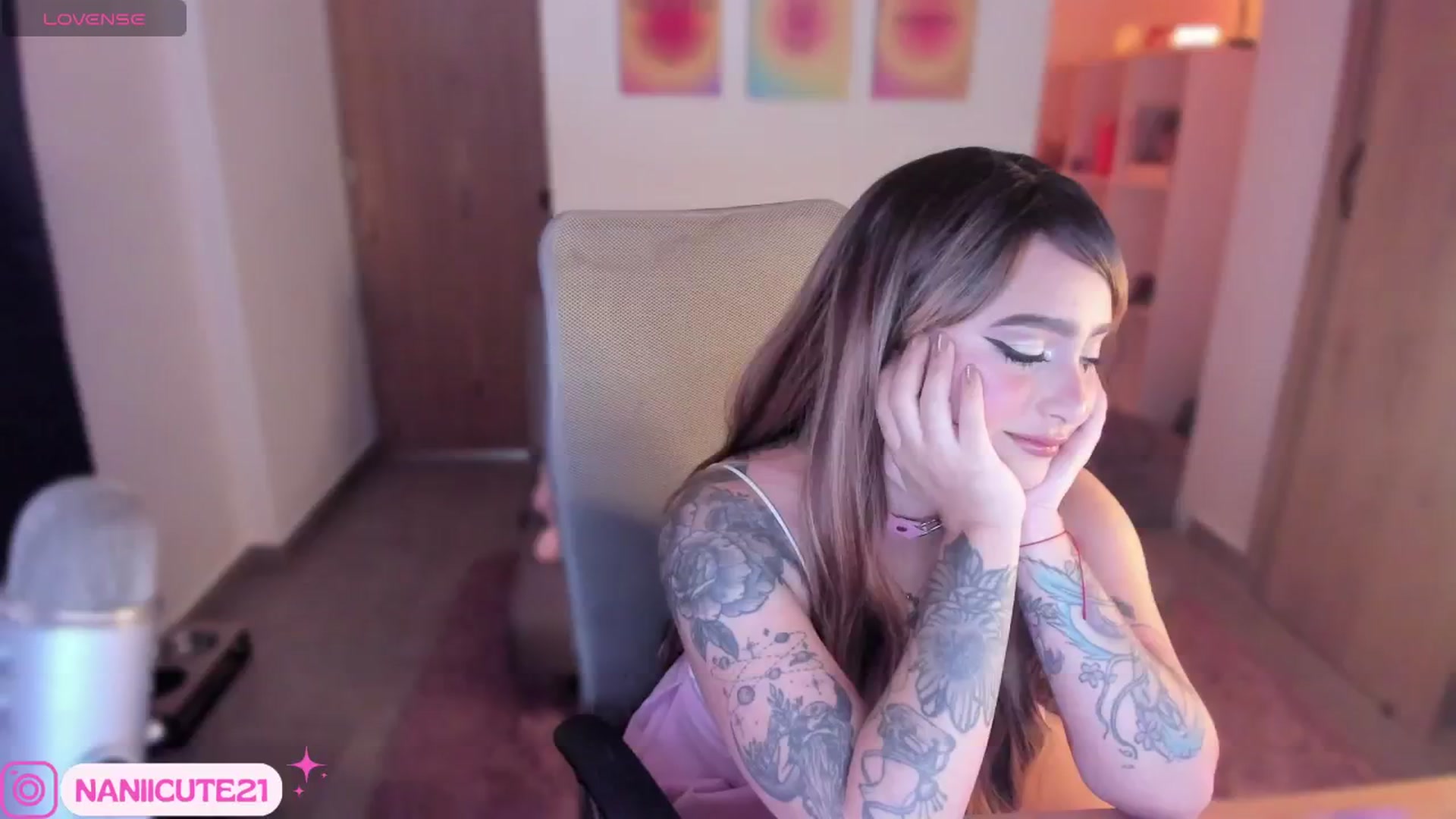 Gallery image thumbnail from littlebelle_'s myfreecams stream on, 10/07/2024, 17:08 image 8 of 20