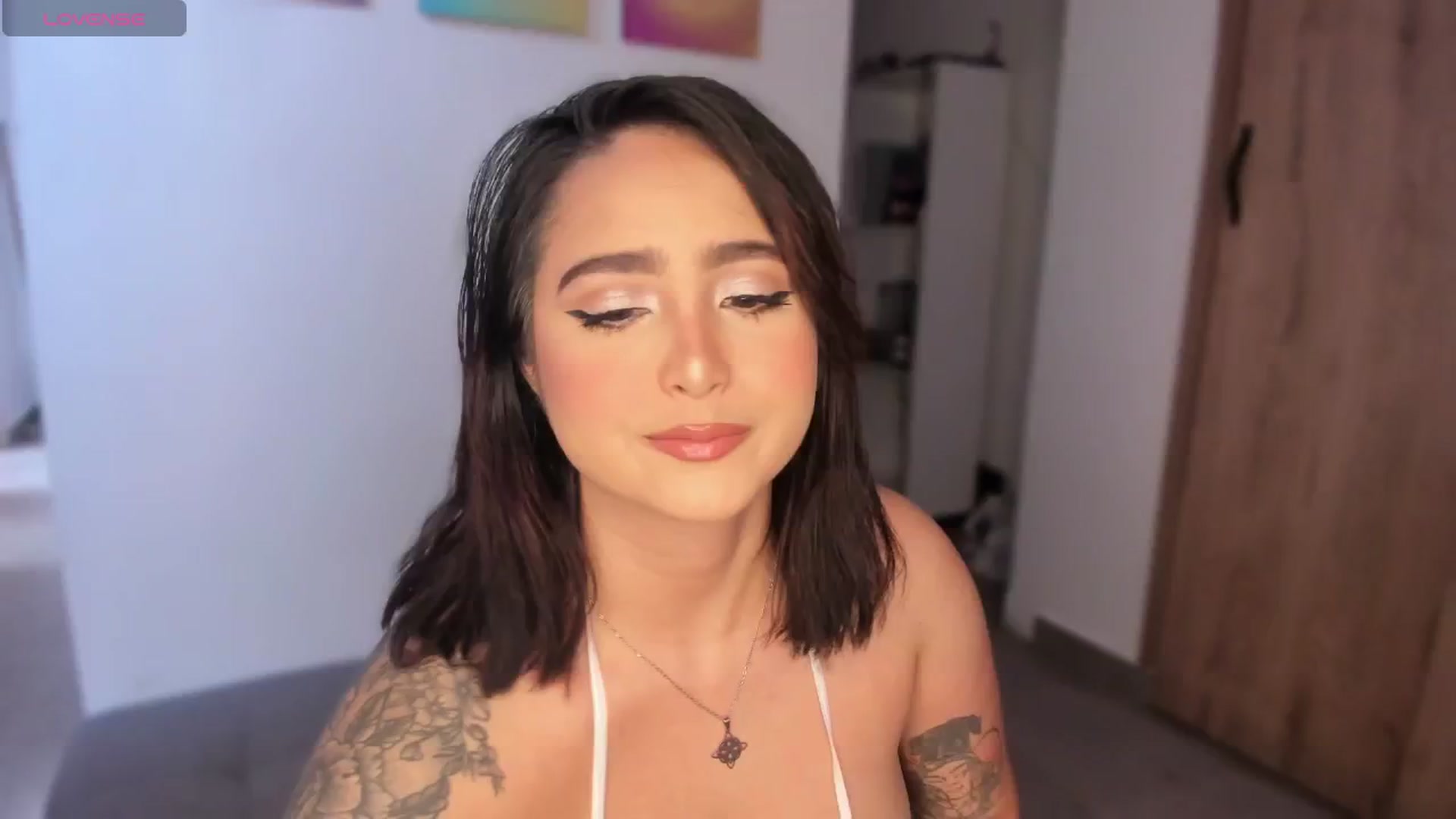 Gallery image thumbnail from littlebelle_'s myfreecams stream on, 10/21/2024, 19:02 image 4 of 20