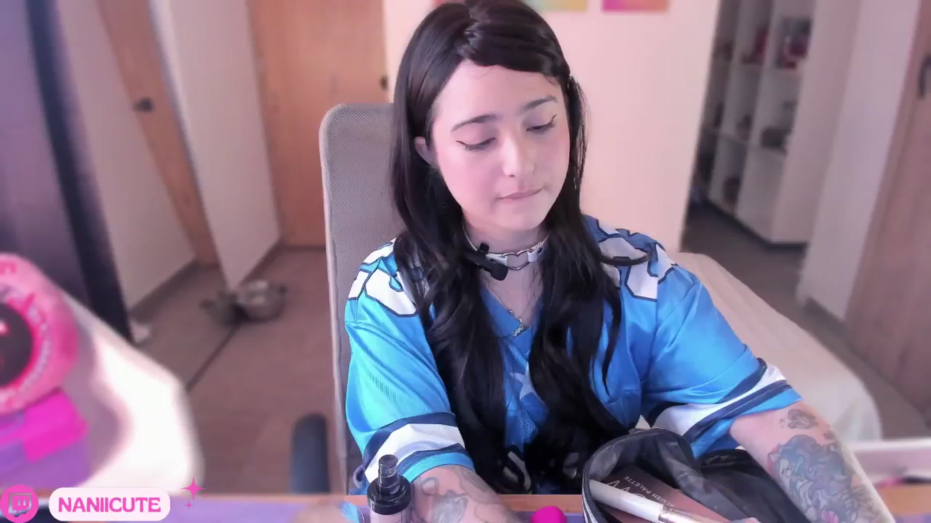 Gallery image thumbnail from littlebelle_'s myfreecams stream on, 10/24/2024, 15:19 image 1 of 20