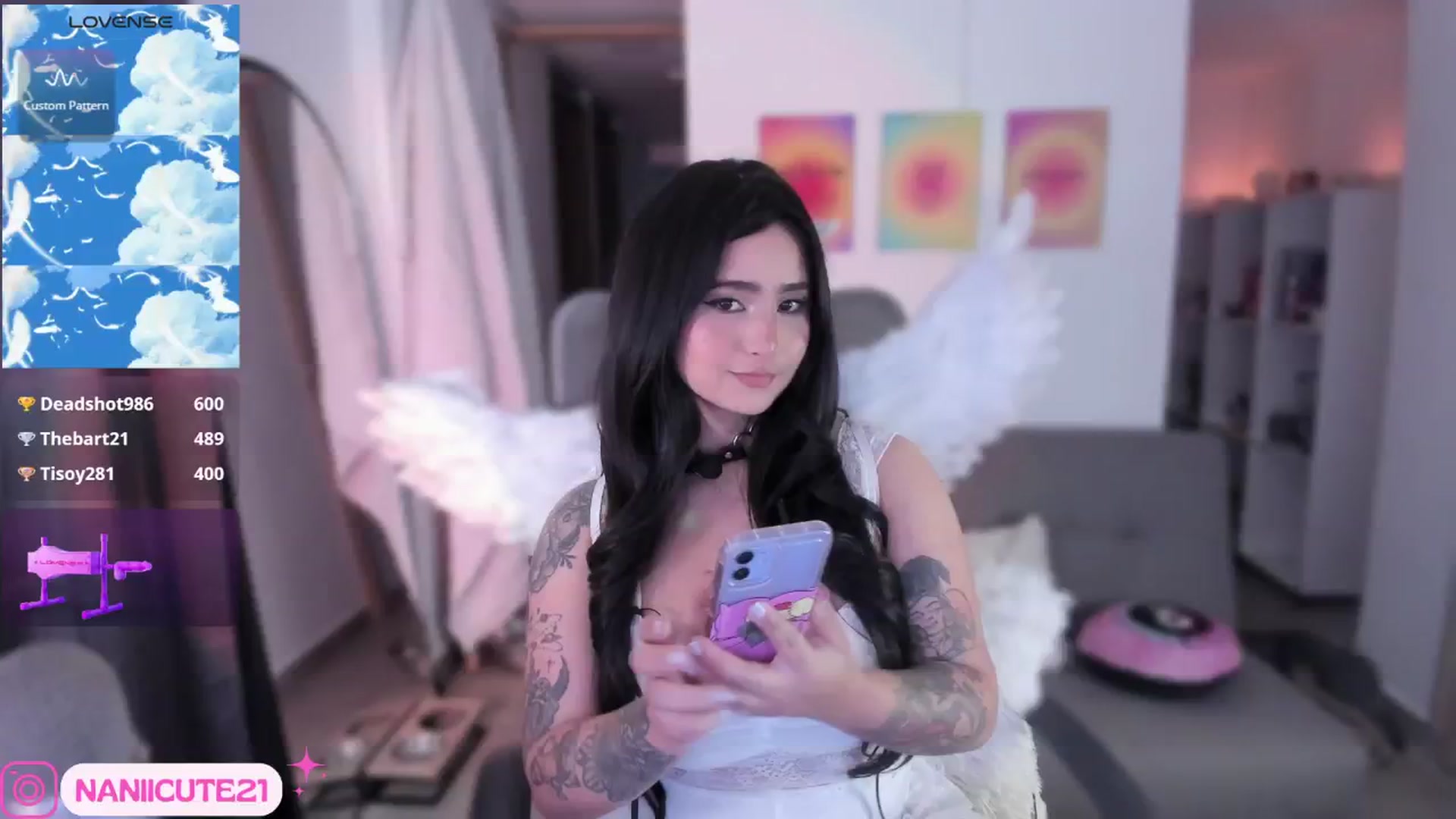 Gallery image thumbnail from littlebelle_'s myfreecams stream on, 10/31/2024, 24:47 image 1 of 20