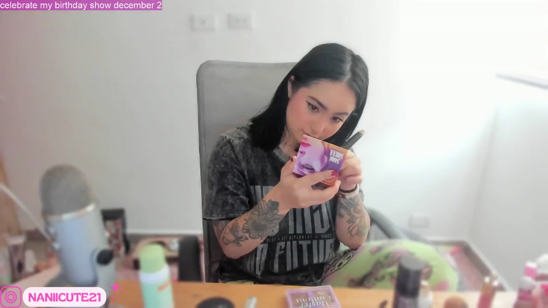 Gallery image thumbnail from littlebelle_'s myfreecams stream on, 11/23/2024, 16:38 image 4 of 20