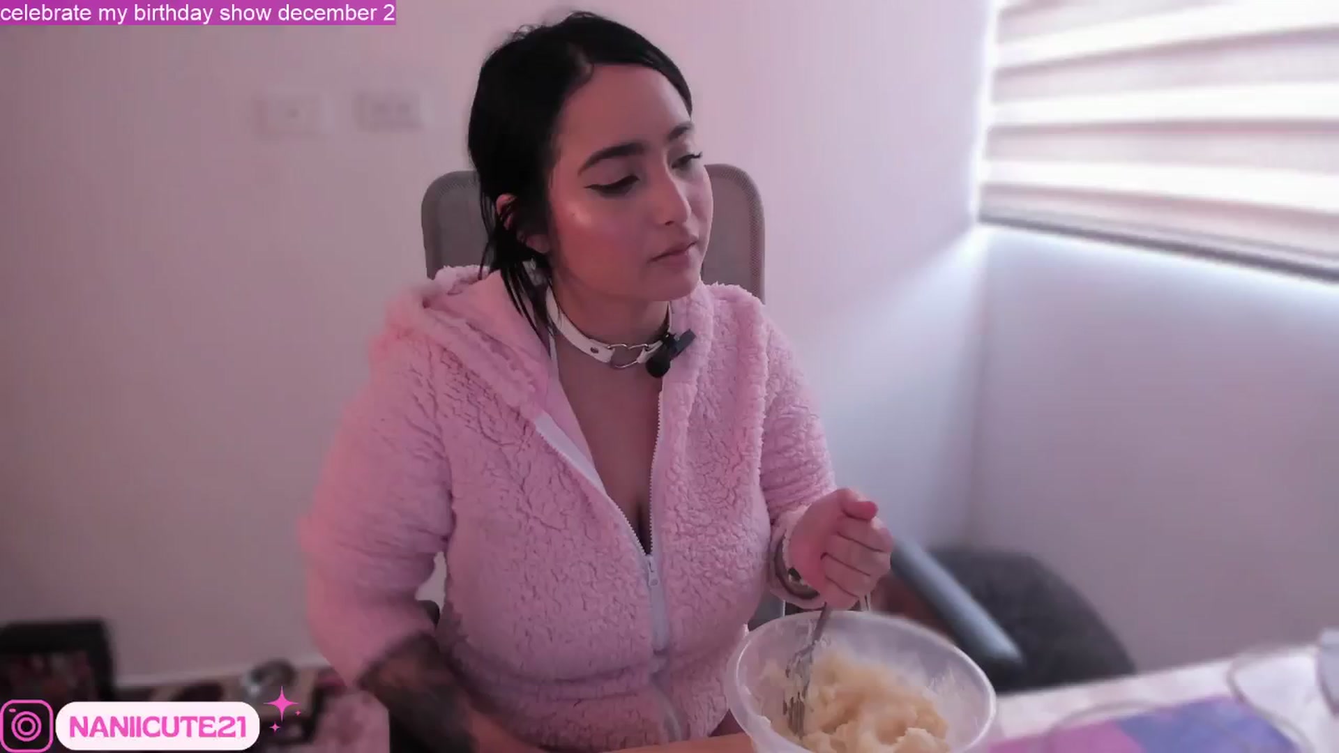 Gallery image thumbnail from littlebelle_'s myfreecams stream on, 11/23/2024, 19:32 image 19 of 20