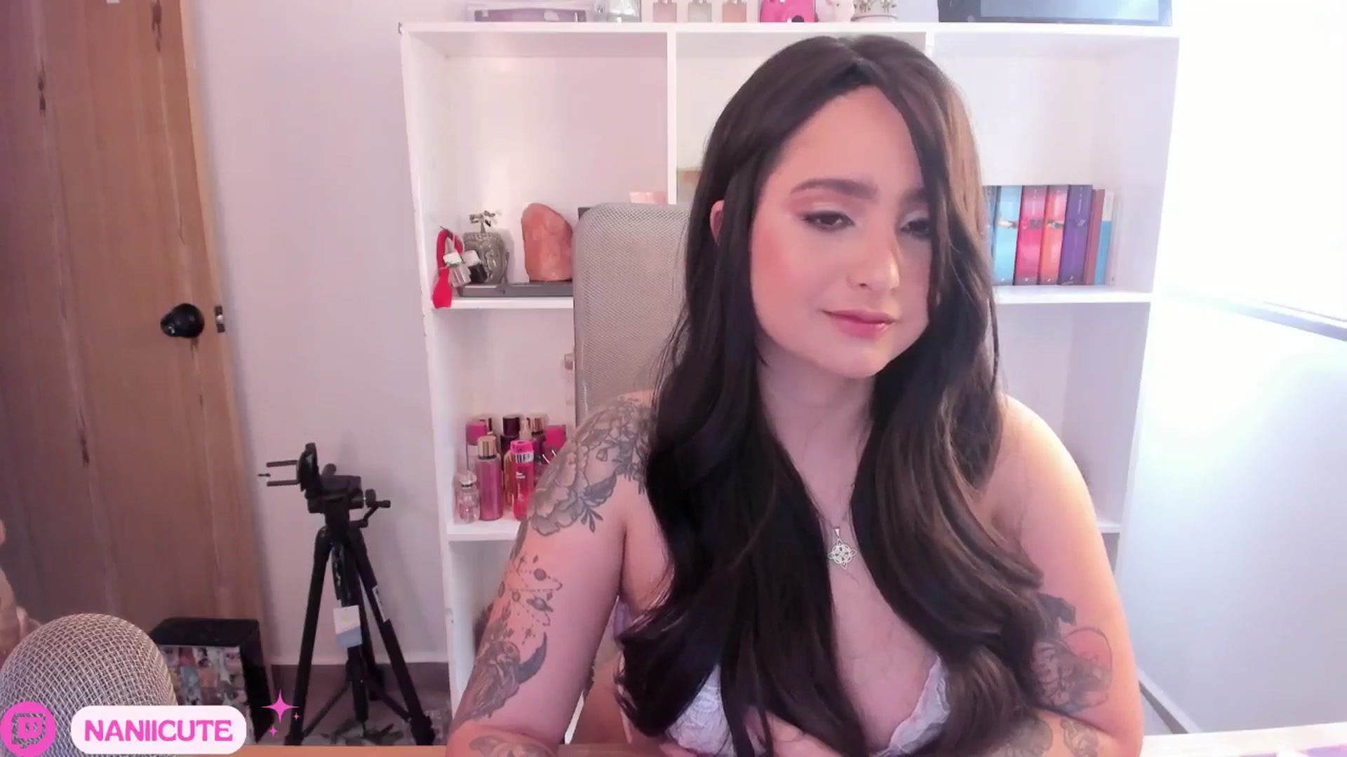Gallery image thumbnail from littlebelle_'s myfreecams stream on, 12/24/2024, 21:07 image 3 of 20