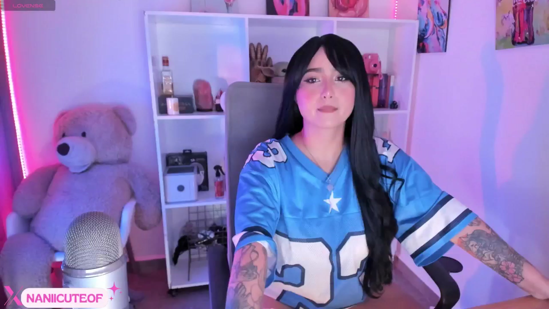 Gallery image thumbnail from littlebelle_'s myfreecams stream on, 03/25/2025, 04:43 image 1 of 20