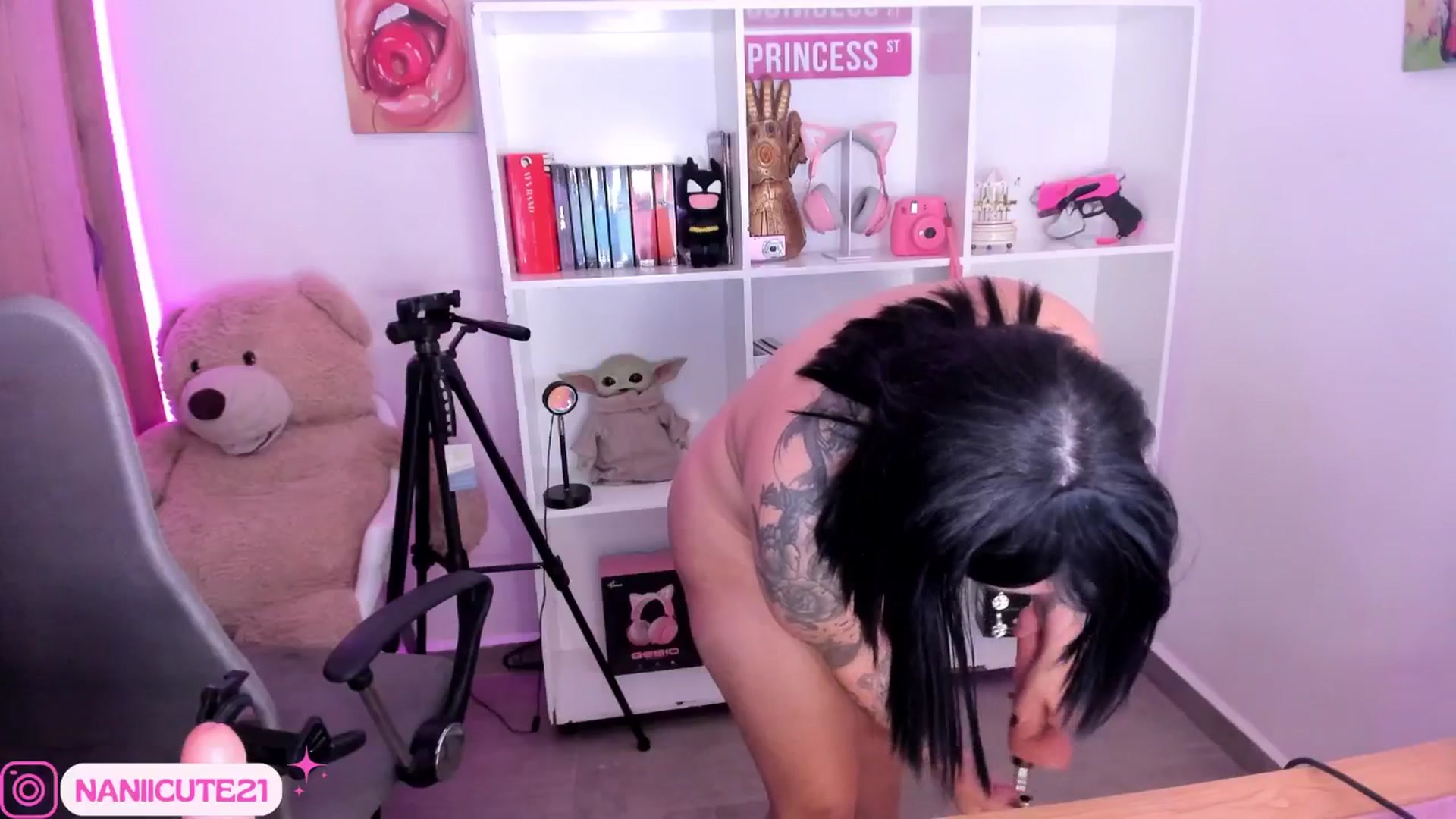 Gallery image thumbnail from littlebelle_'s myfreecams stream on, 05/22/2025, 02:31 image 15 of 20