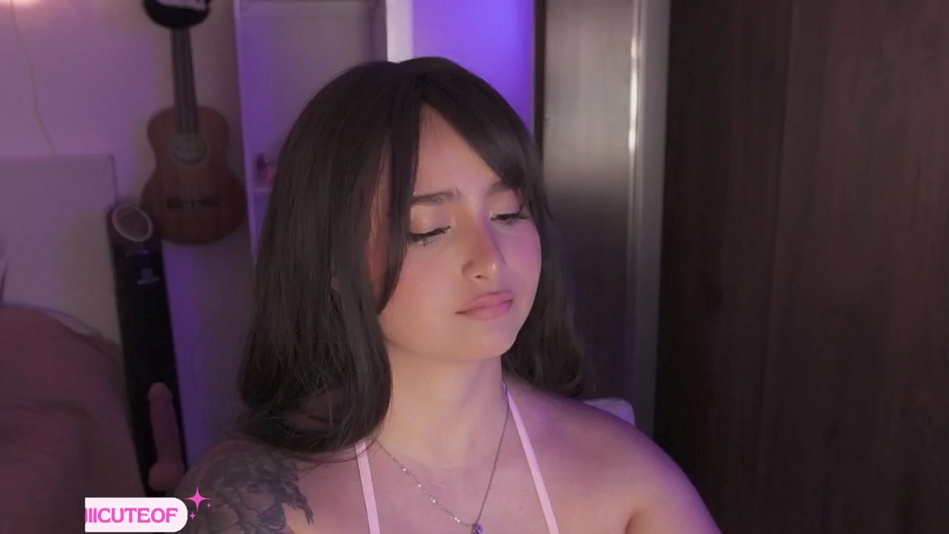 Gallery image thumbnail from littlebelle_'s myfreecams stream on, 05/27/2025, 24:15 image 10 of 20