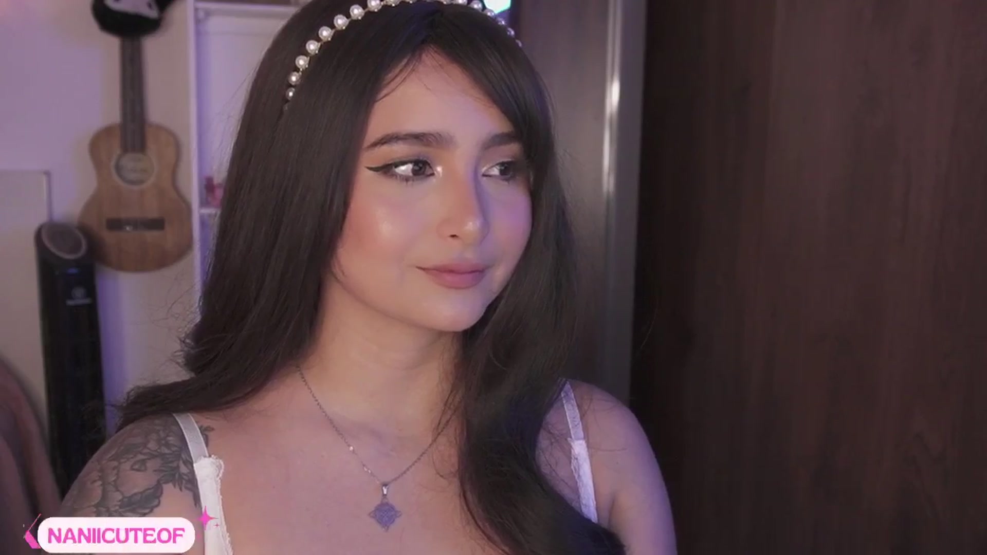 Gallery image thumbnail from littlebelle_'s myfreecams stream on, 05/28/2025, 04:04 image 15 of 20