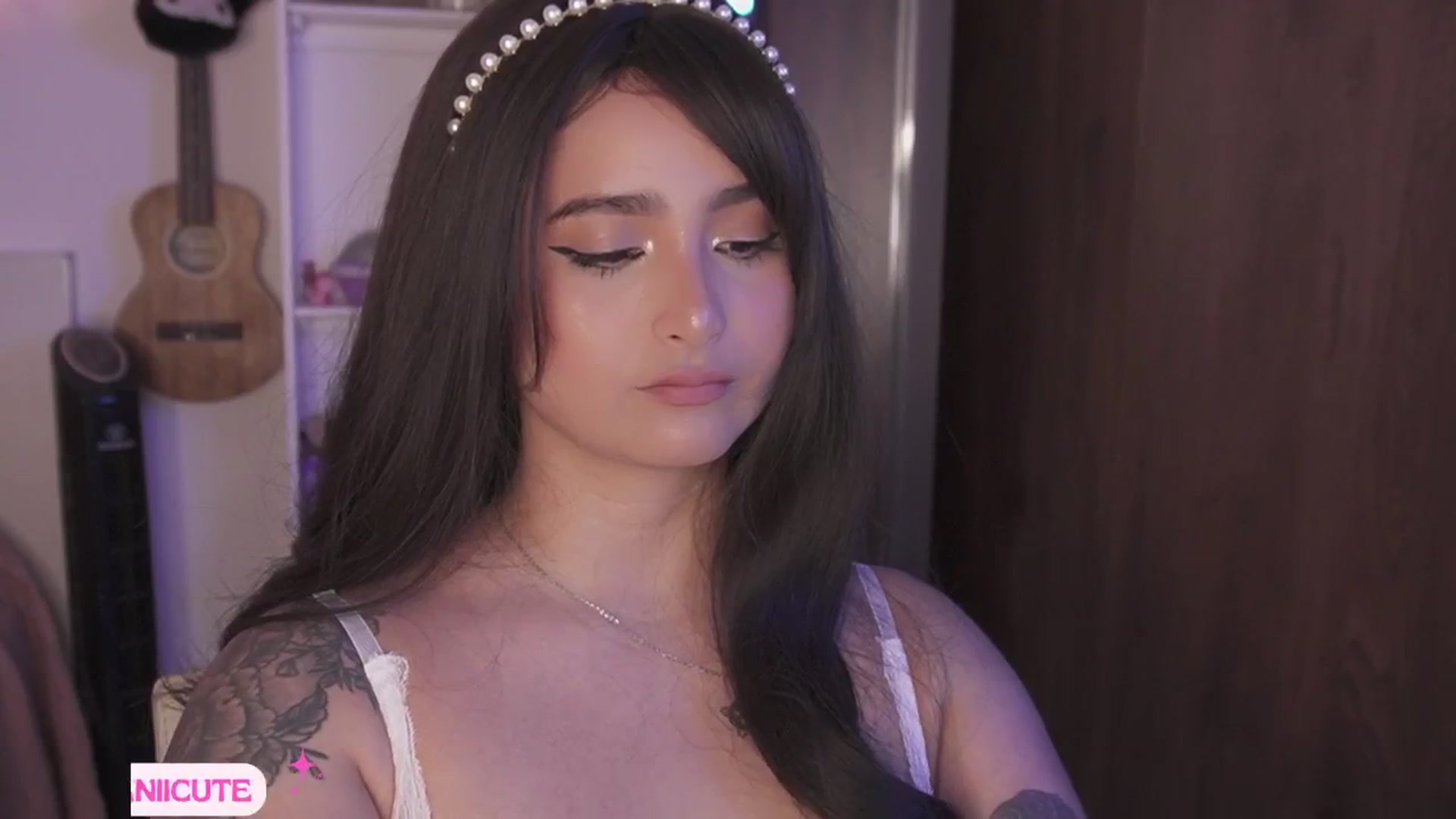 Gallery image thumbnail from littlebelle_'s myfreecams stream on, 05/28/2025, 04:04 image 18 of 20