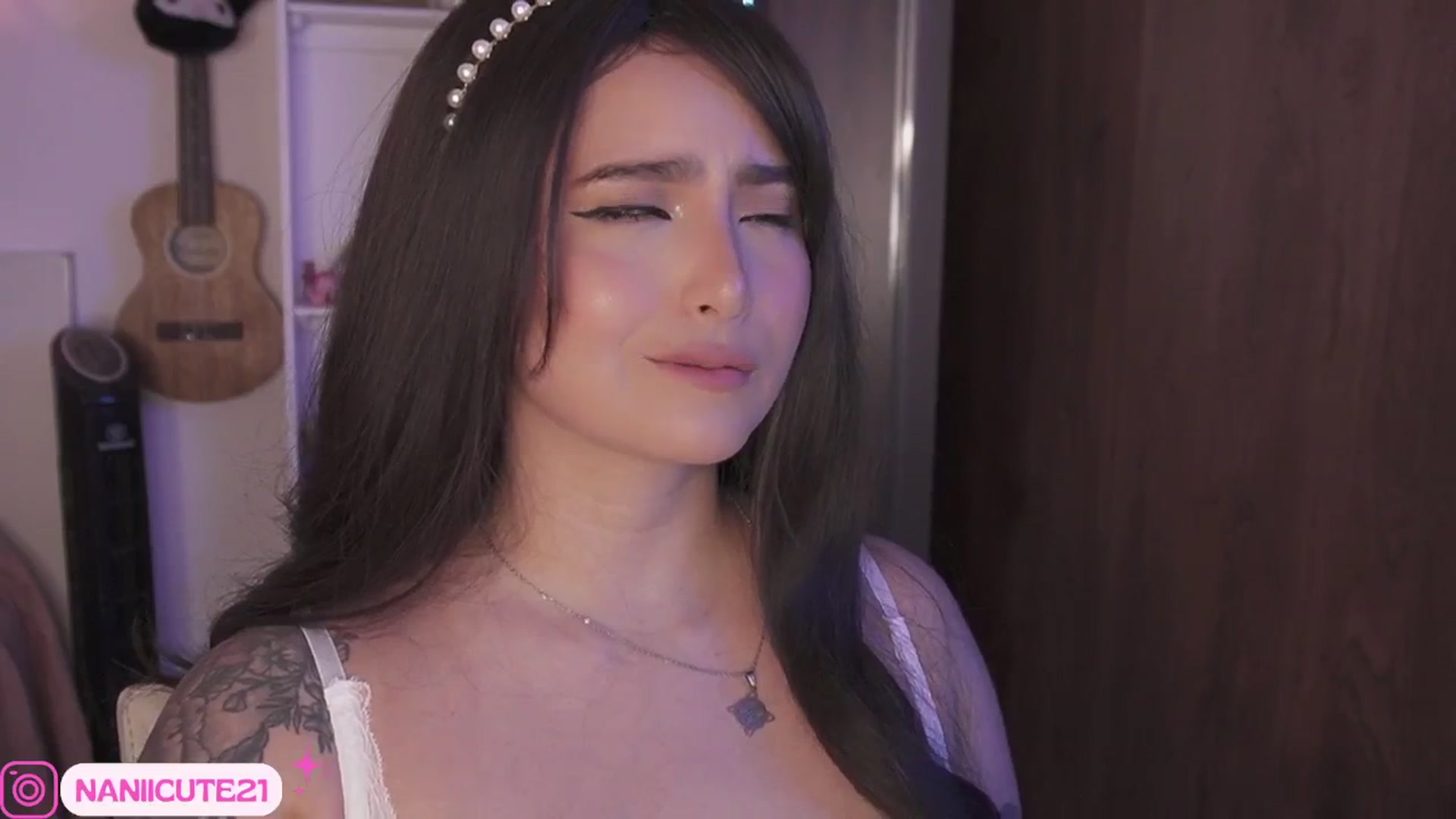 Gallery image thumbnail from littlebelle_'s myfreecams stream on, 05/28/2025, 04:04 image 16 of 20