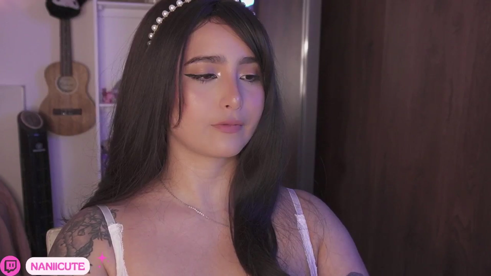 Gallery image thumbnail from littlebelle_'s myfreecams stream on, 05/28/2025, 04:04 image 17 of 20