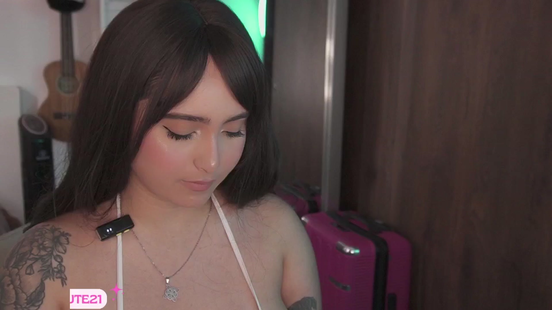 Gallery image thumbnail from littlebelle_'s myfreecams stream on, 05/29/2025, 20:46 image 10 of 20