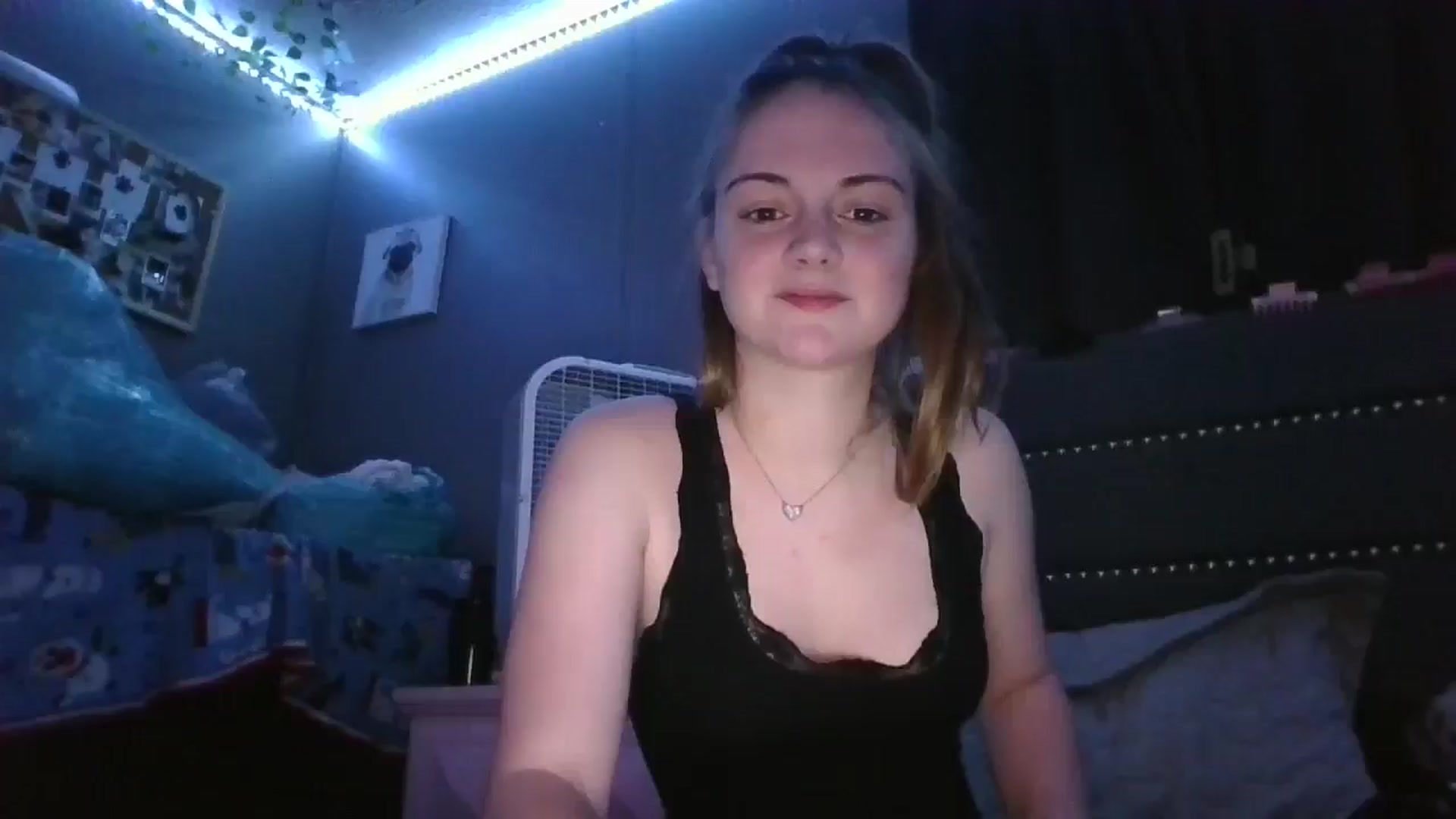 Gallery image thumbnail from littlelola88's myfreecams stream on, 05/10/2025, 09:05 image 5 of 20