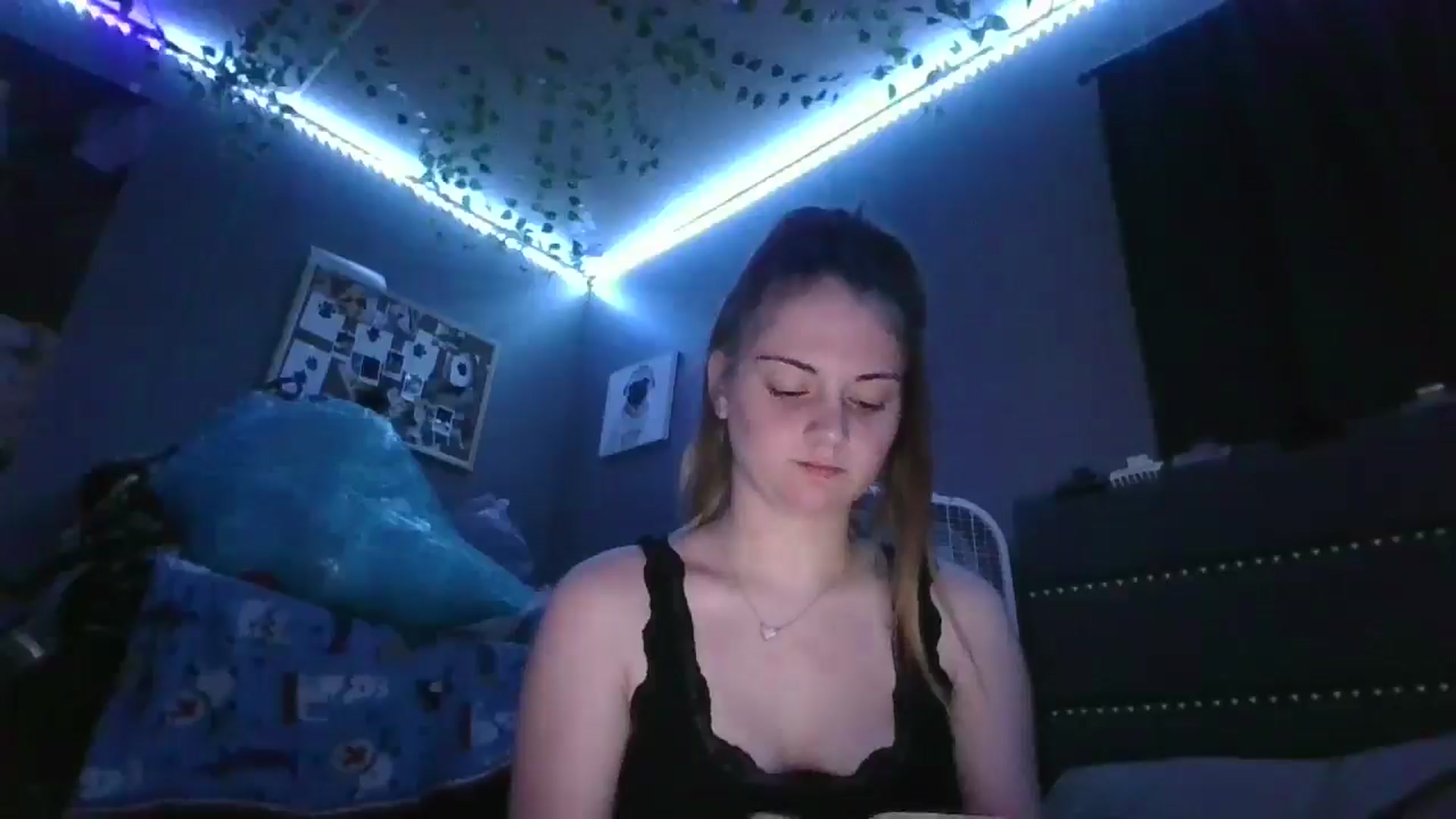 Gallery image thumbnail from littlelola88's myfreecams stream on, 05/10/2025, 09:05 image 18 of 20