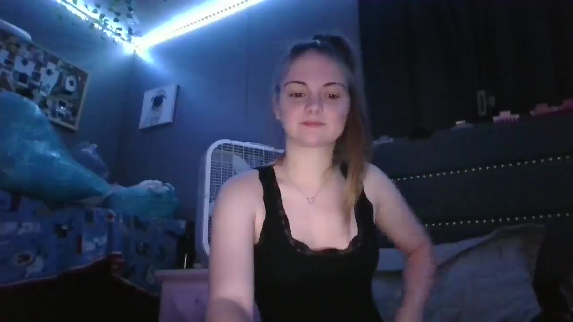 Gallery image thumbnail from littlelola88's myfreecams stream on, 05/10/2025, 09:05 image 6 of 20