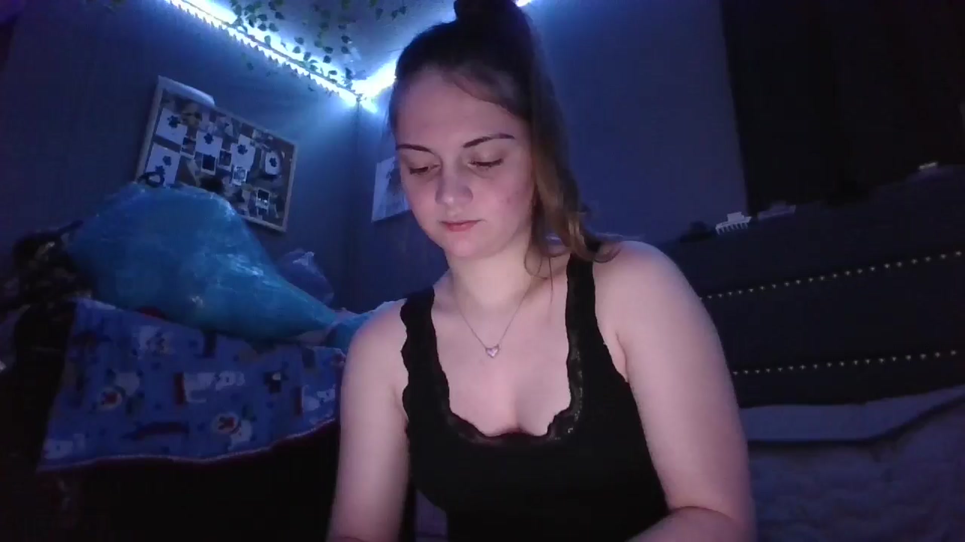 Gallery image thumbnail from littlelola88's myfreecams stream on, 05/10/2025, 09:05 image 11 of 20