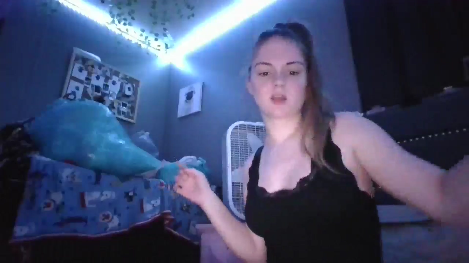 Gallery image thumbnail from littlelola88's myfreecams stream on, 05/10/2025, 09:05 image 16 of 20