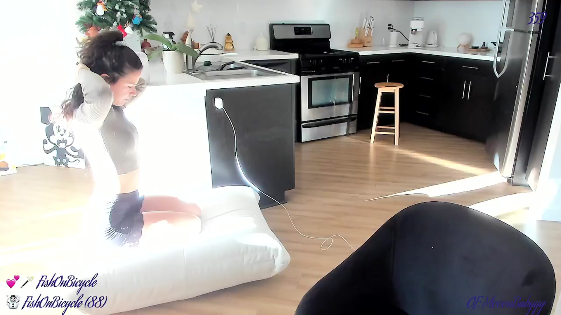 Gallery image thumbnail from litty's myfreecams stream on, 01/05/2025, 23:51 image 11 of 20
