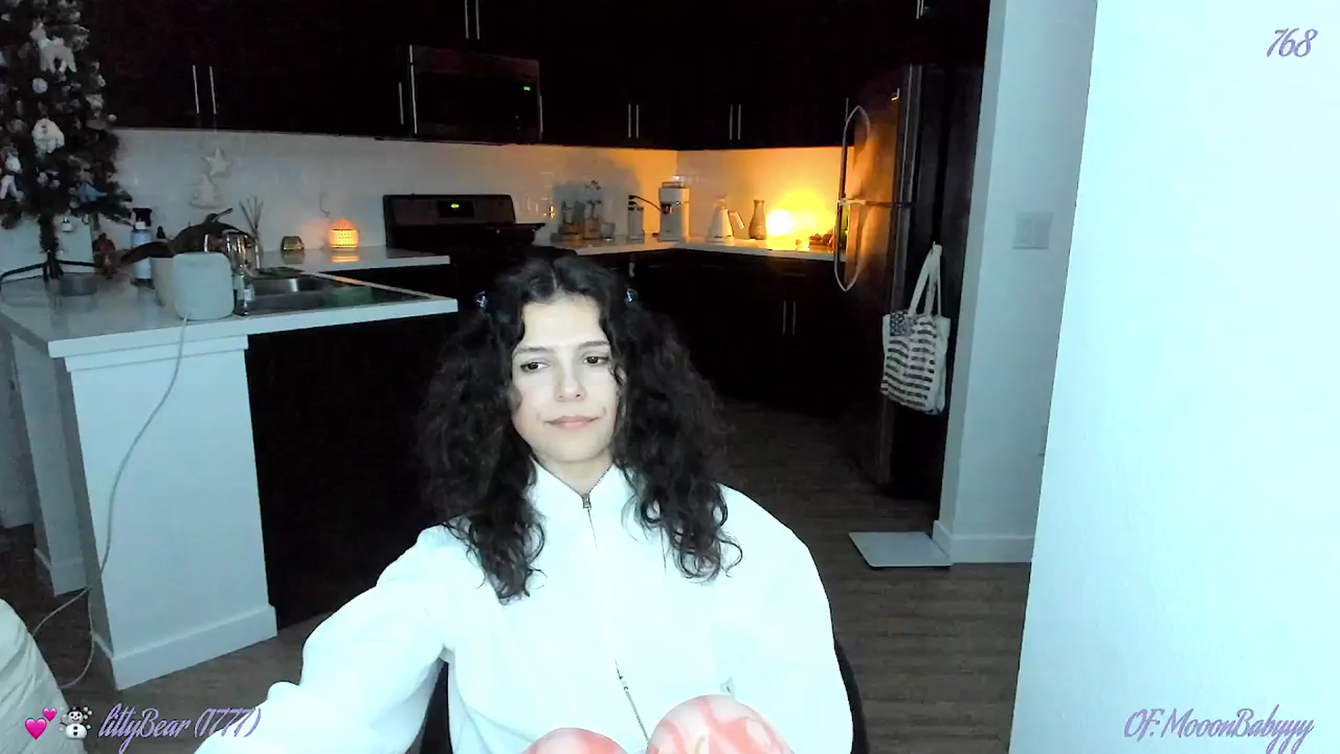 Gallery image thumbnail from litty's myfreecams stream on, 01/18/2025, 03:27 image 6 of 20