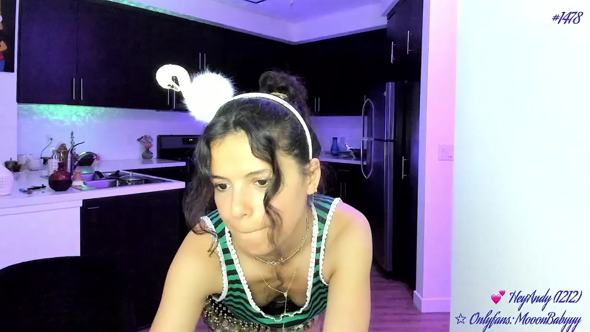 Gallery image thumbnail from litty's myfreecams stream on, 06/22/2025, 07:00 image 6 of 20