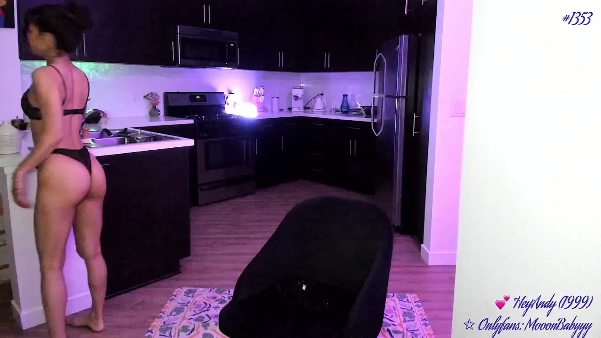 Gallery image thumbnail from litty's myfreecams stream on, 06/22/2025, 07:00 image 14 of 20