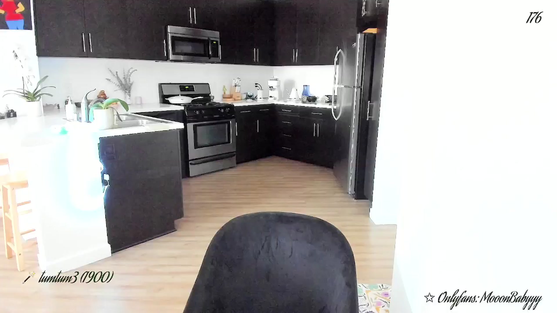 Gallery image thumbnail from litty's myfreecams stream on, 08/20/2025, 03:35 image 8 of 20