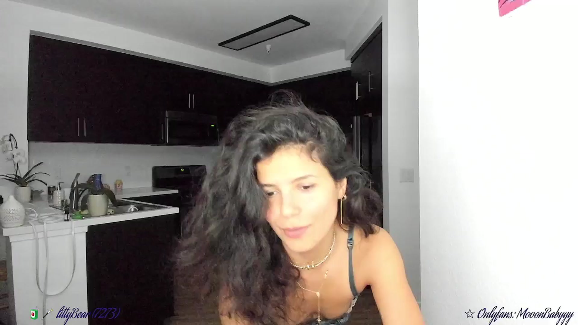Gallery image thumbnail from litty's myfreecams stream on, 09/13/2025, 04:05 image 9 of 20