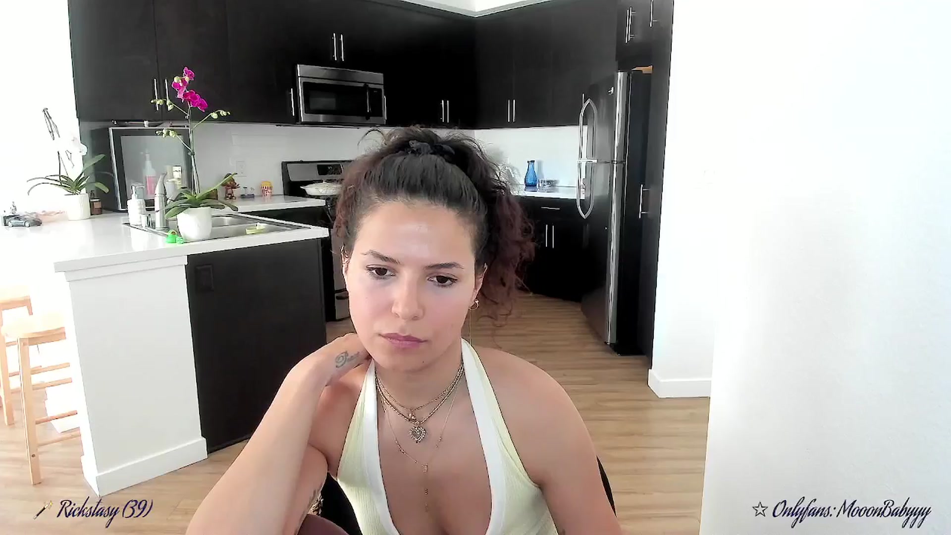 Gallery image thumbnail from litty's myfreecams stream on, 09/22/2025, 24:03 image 15 of 20
