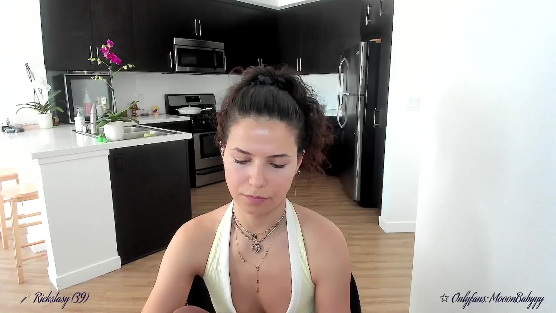 Gallery image thumbnail from litty's myfreecams stream on, 09/22/2025, 24:03 image 13 of 20