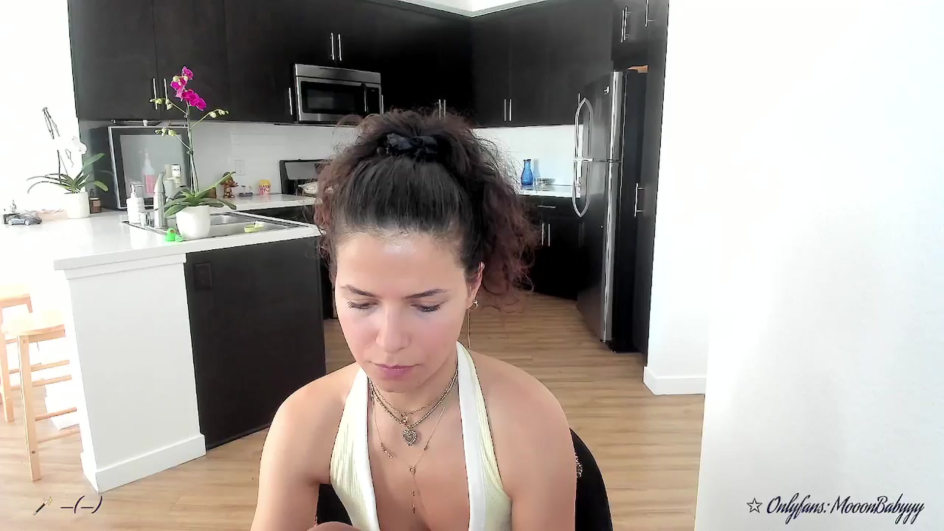 Gallery image thumbnail from litty's myfreecams stream on, 09/22/2025, 24:03 image 12 of 20