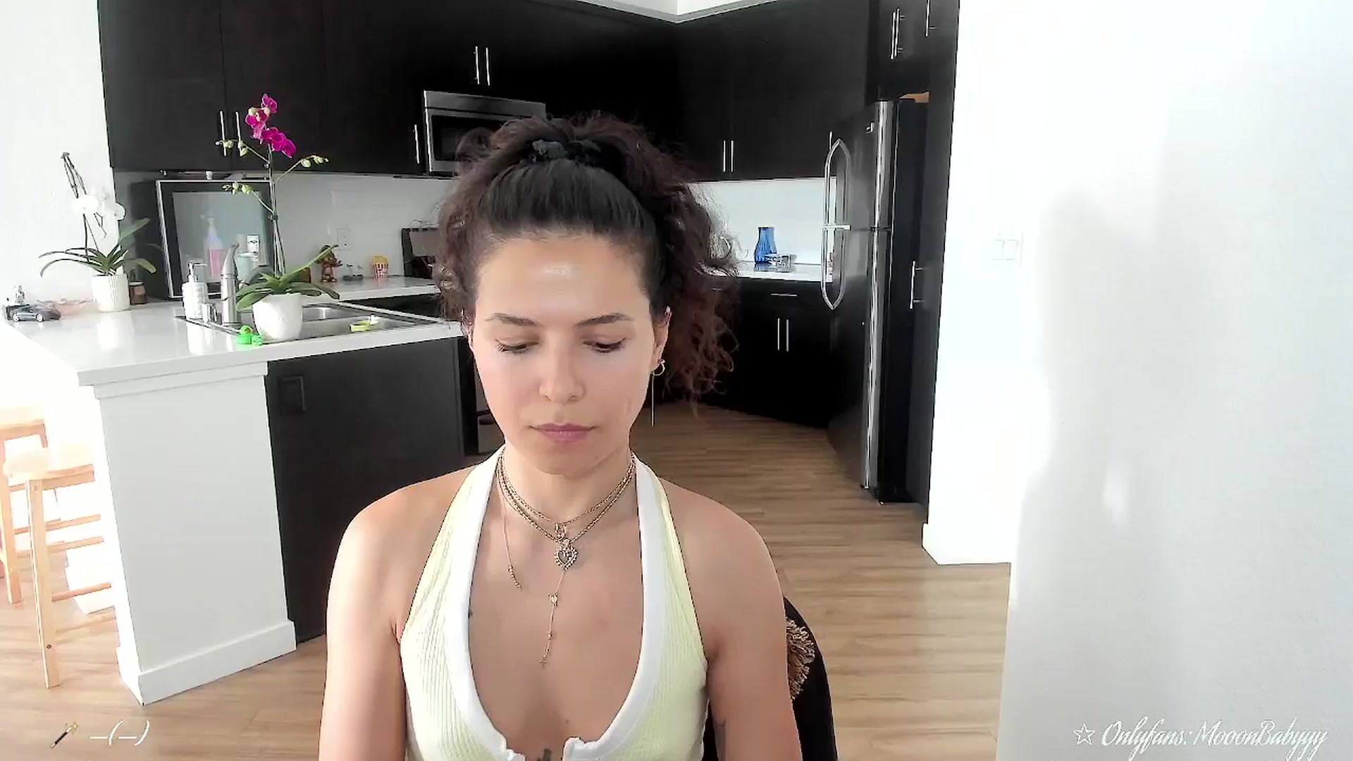 Gallery image thumbnail from litty's myfreecams stream on, 09/22/2025, 24:03 image 3 of 20