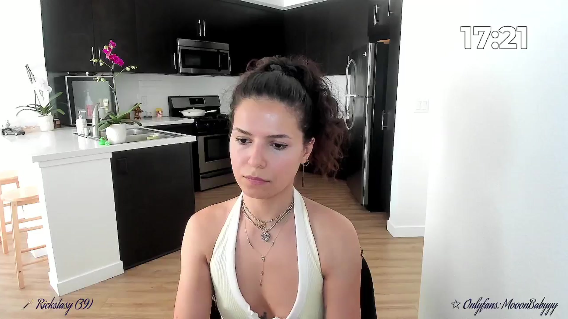 Gallery image thumbnail from litty's myfreecams stream on, 09/22/2025, 24:03 image 19 of 20