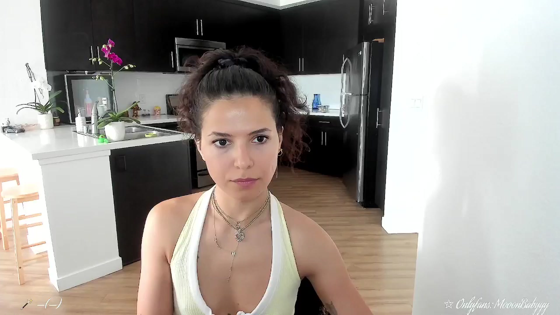 Gallery image thumbnail from litty's myfreecams stream on, 09/22/2025, 24:03 image 2 of 20
