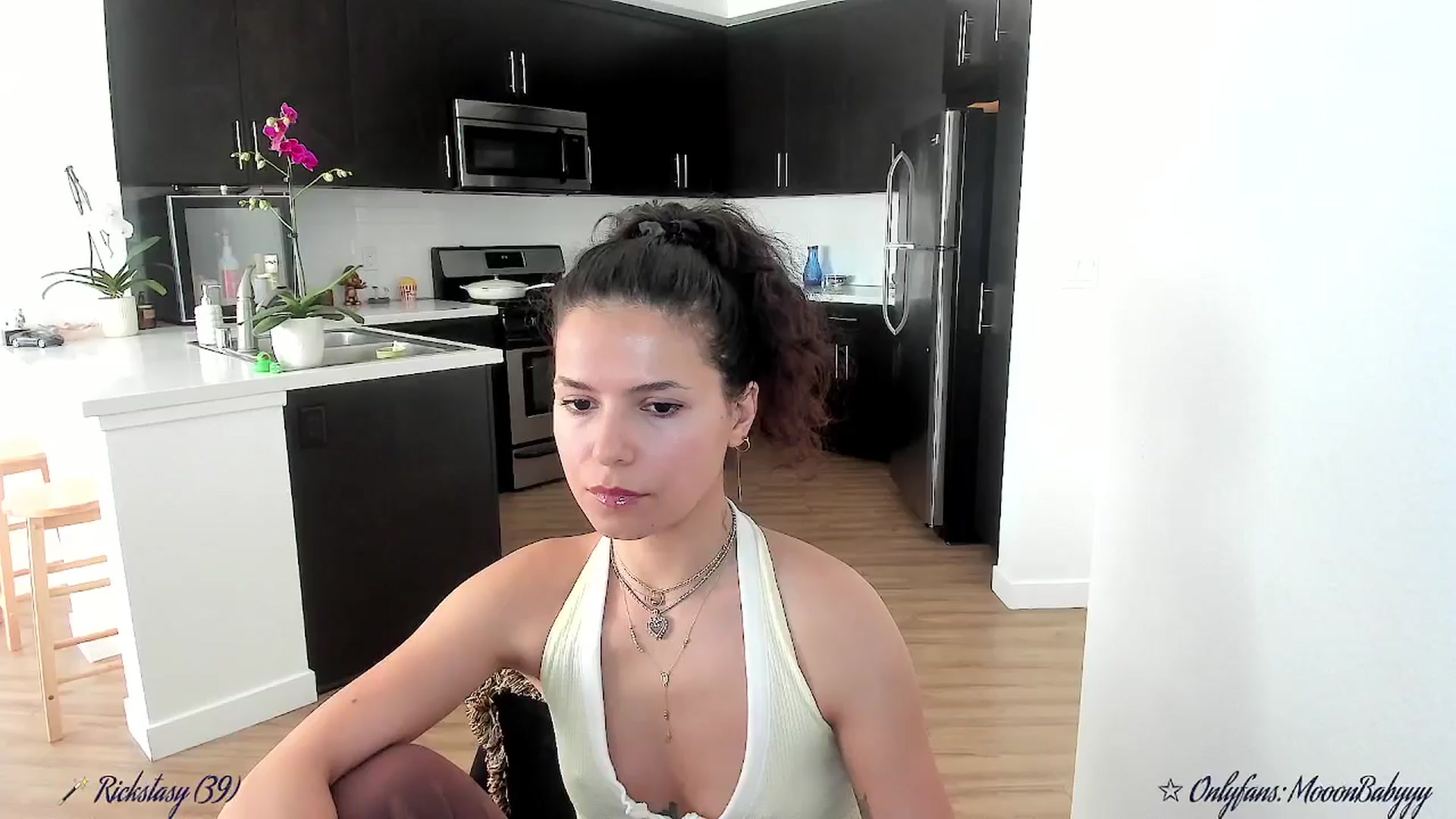 Gallery image thumbnail from litty's myfreecams stream on, 09/22/2025, 01:41 image 4 of 20