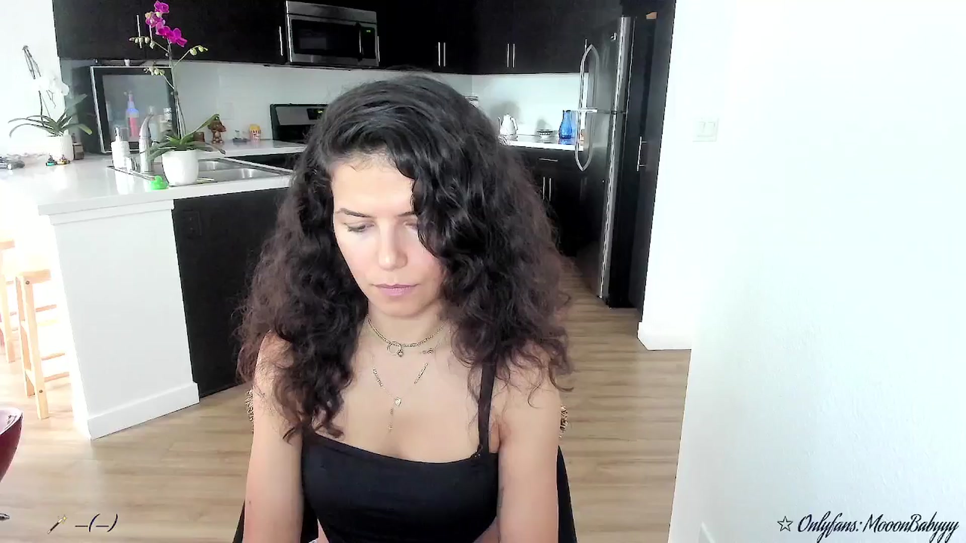 Gallery image thumbnail from litty's myfreecams stream on, 09/23/2025, 22:12 image 19 of 20