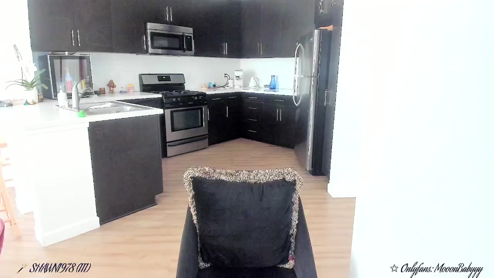 Gallery image thumbnail from litty's myfreecams stream on, 09/25/2025, 03:05 image 4 of 20